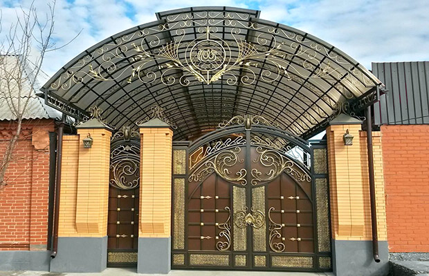 Купить или заказать ворота для дома с навесом - стильные и надежные решения для вашего участка в Петропавловске-Камчатском от 42976 руб | ВоротМастер-Птк